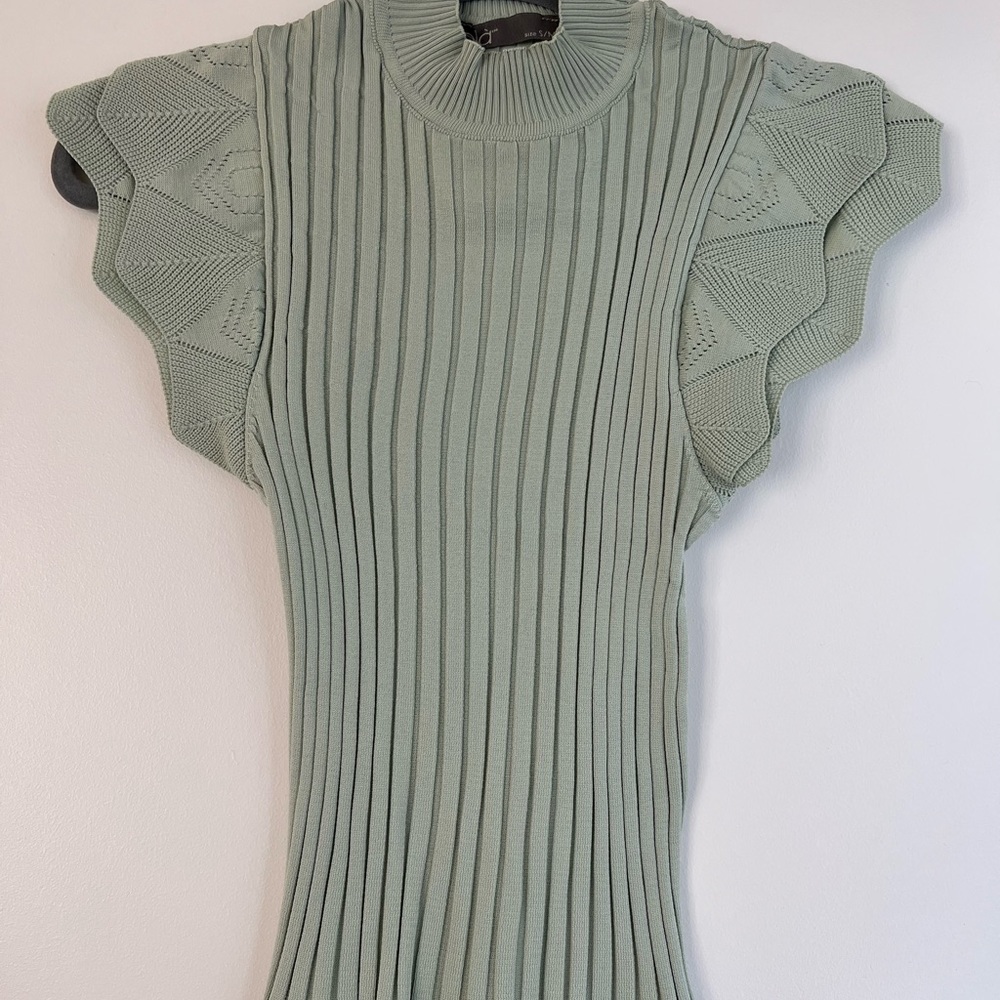 Elegant body suit with stylish sleeves